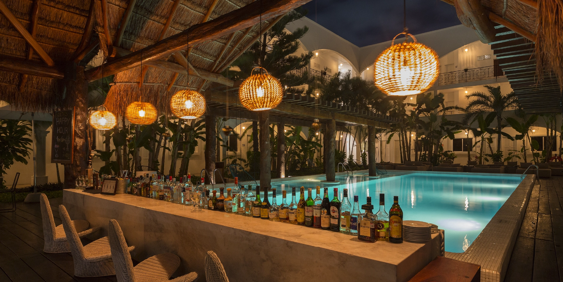 on-vacation-colombia-destino-cancun-hotel-hm-playa-del-carmen-piscina-1920x960px (1)